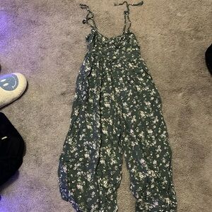 Brand:Arizona Jean Co
Size:small
Design:cute floral pink, purple,blue, green